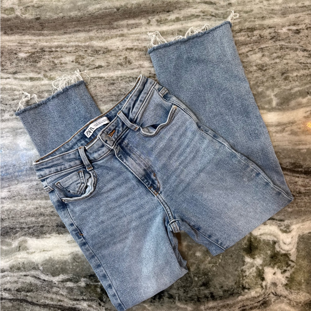 Zara Light Blue Straight Leg Jeans Ankle Length
size 2